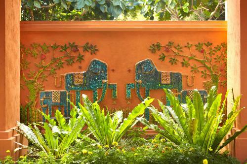 Hotel Anantara Golden Triangle Elephant Camp & Resort