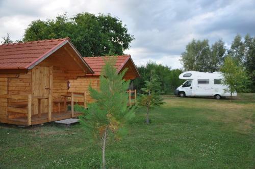 Turul Guesthouse And Camping