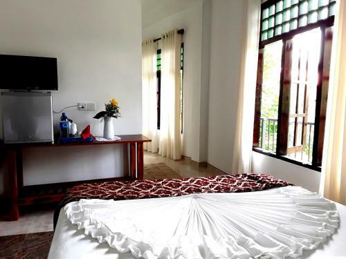 Hostal Ella Grand Peak Hotel