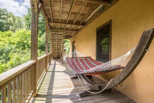 2 Cubs Cabin - Inviting Cabin Near Blowing Rock With Hot Tub, Pool Table, Fire Pit!