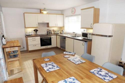 Trearddur Bay - 3 Bed Family Bungalow - Beach