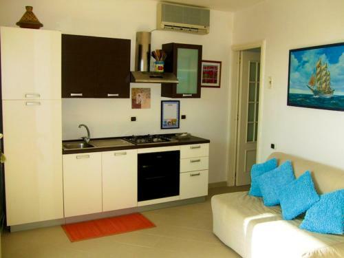 The Golden Rainbow - Seafront Apartments