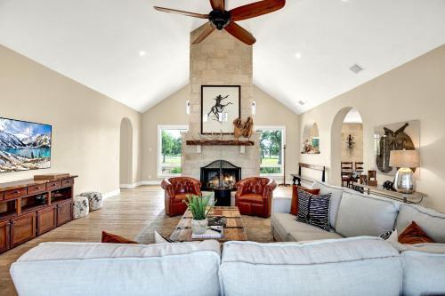 Huge Luxury Home On 13 Acres With Views & Firepit