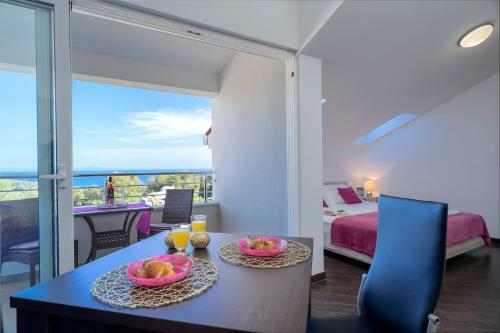 Hostal Rooms & Studio Villa Fio