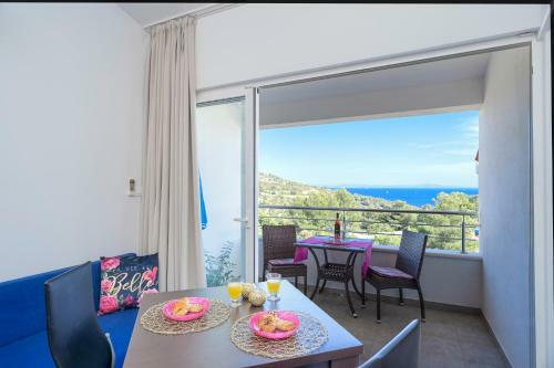 Hostal Rooms & Studio Villa Fio