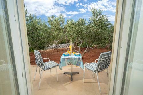 Hostal Rooms & Studio Villa Fio