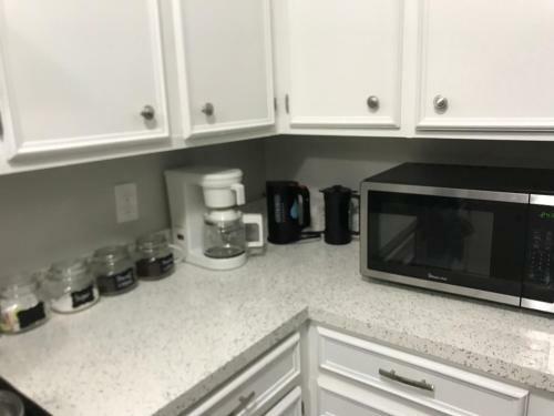 Modern Designer Townhouse 2br Ideal For Long Stays!