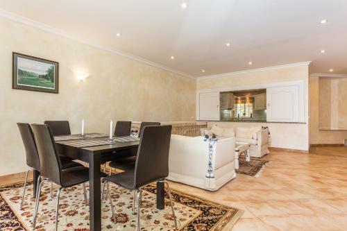 T2 Tennis Apartment