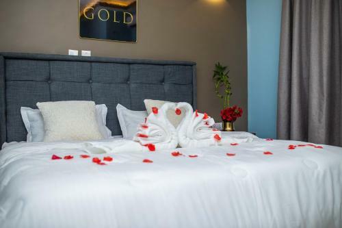 Hotel Piano And Gold Collections