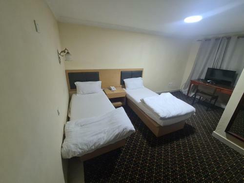 Kings Empire Hotel Sl