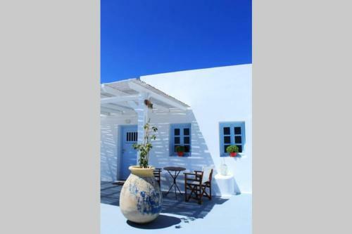 Villa Lodras' House, Genuine Santorini Experience