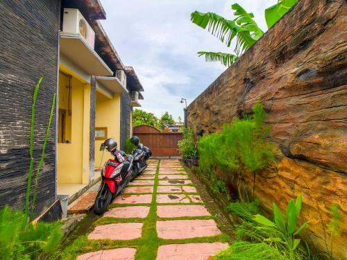 Hotel Oyo 90852 Madani Guesthouse