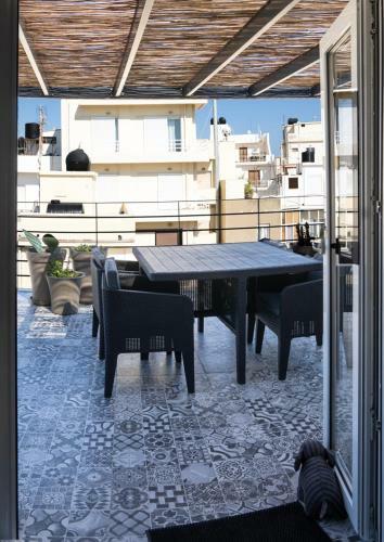 Yasemi Superb Two Floor Apartment