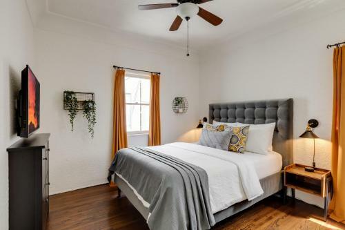 Visit The Beach From A Historic Downtown Apartment - Nrp21-00092