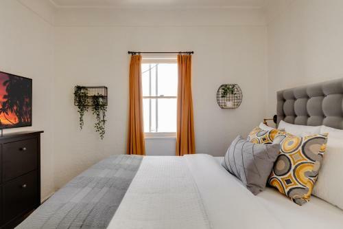 Visit The Beach From A Historic Downtown Apartment - Nrp21-00092