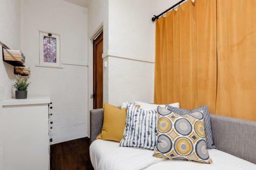 Visit The Beach From A Historic Downtown Apartment - Nrp21-00092