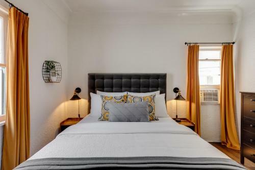 Visit The Beach From A Historic Downtown Apartment - Nrp21-00092