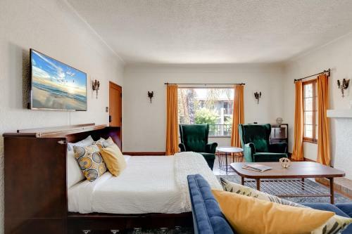 Visit The Beach From A Historic Downtown Apartment - Nrp21-00092
