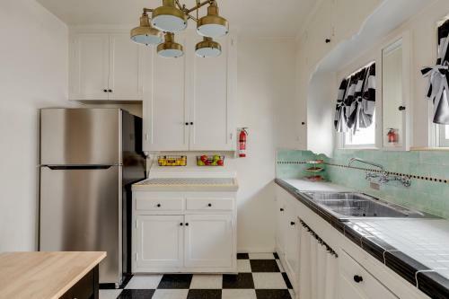 Visit The Beach From A Historic Downtown Apartment - Nrp21-00092