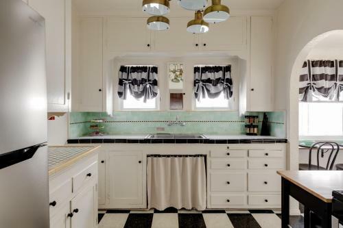 Visit The Beach From A Historic Downtown Apartment - Nrp21-00092