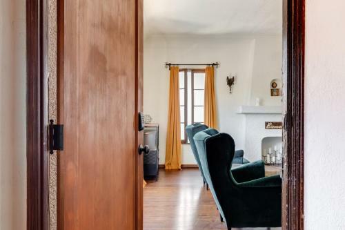 Visit The Beach From A Historic Downtown Apartment - Nrp21-00092