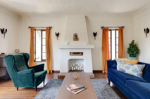 Visit The Beach From A Historic Downtown Apartment - Nrp21-00092