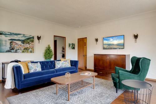 Visit The Beach From A Historic Downtown Apartment - Nrp21-00092