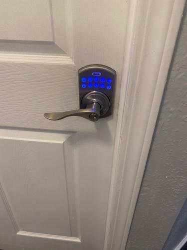 Private Room In Los Angeles W/ AC & Wifi
