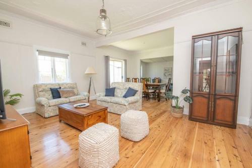 Bindi Cottage, Spacious & Unique, Opposite Pool