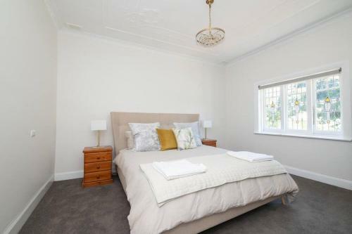 Bindi Cottage, Spacious & Unique, Opposite Pool