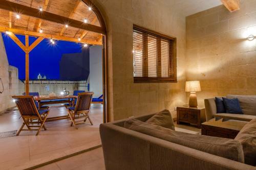 Gozo Apartment W/private Pool, Cosy Terrace, Bbq & AC