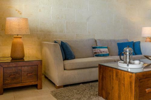 Gozo Apartment W/private Pool, Cosy Terrace, Bbq & AC