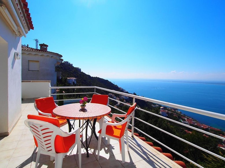 Holiday Home Prudenci Bertrana 8 Roses