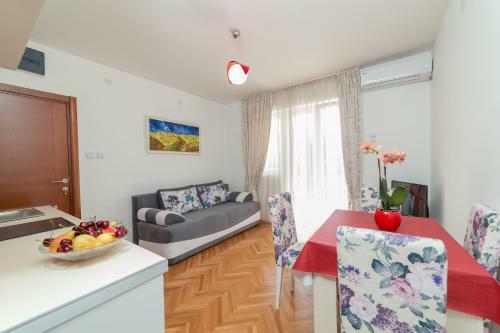 Apartments Elena
