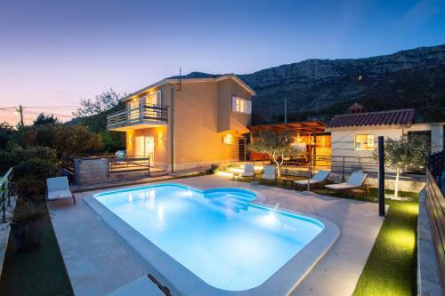 Villa Holiday Home Magic View With Private Heated Pool