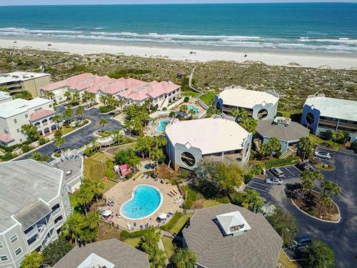 Hibiscus F104 Free Activities, Oceanfront, Wifi, 3 Pools