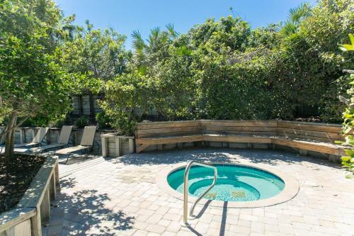 Hibiscus F104 Free Activities, Oceanfront, Wifi, 3 Pools