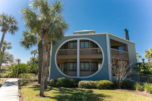 Hibiscus F104 Free Activities, Oceanfront, Wifi, 3 Pools