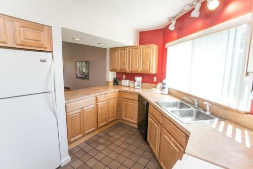 Hibiscus F104 Free Activities, Oceanfront, Wifi, 3 Pools
