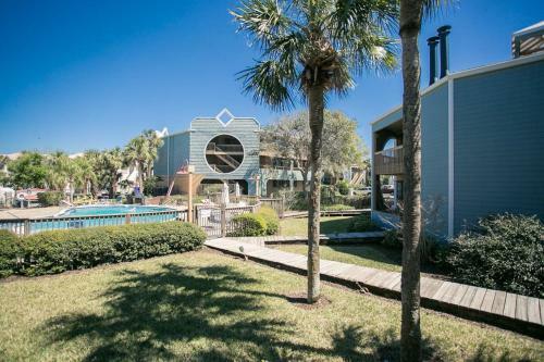 Hibiscus F104 Free Activities, Oceanfront, Wifi, 3 Pools
