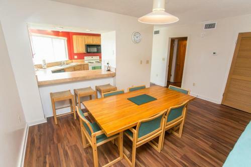 Hibiscus F104 Free Activities, Oceanfront, Wifi, 3 Pools
