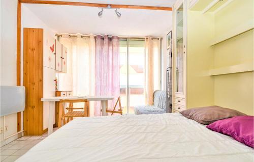 Nice Apartment In Le Grau Du Roi With 1 Bedrooms