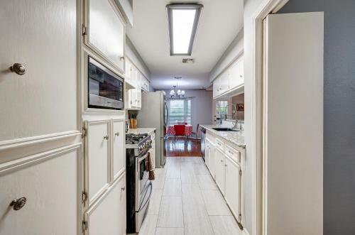 Adorable Home In Energy Corridor, Houston