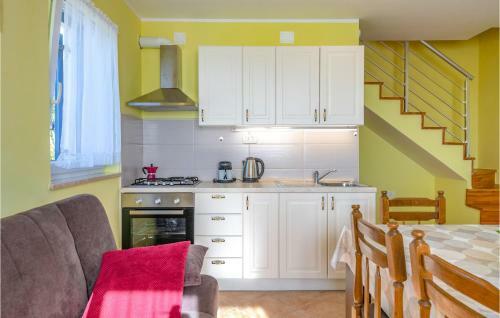 Awesome Home In Brescic With 2 Bedrooms