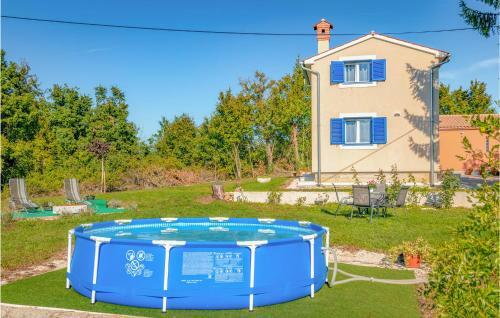 Awesome Home In Brescic With 2 Bedrooms