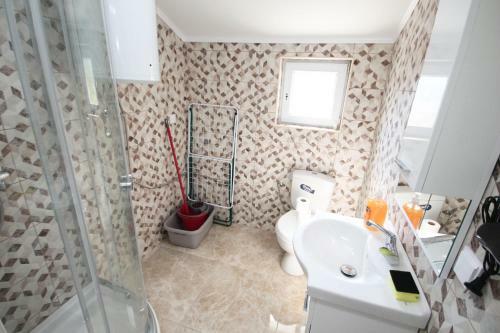 Apartment With Pool Tomic Boka Bay
