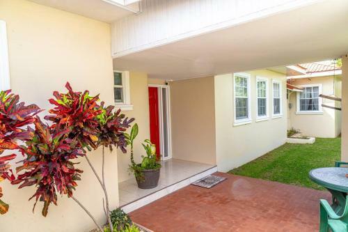 Attractive 4 Br House, 3 Min Walk To Reduit Beach
