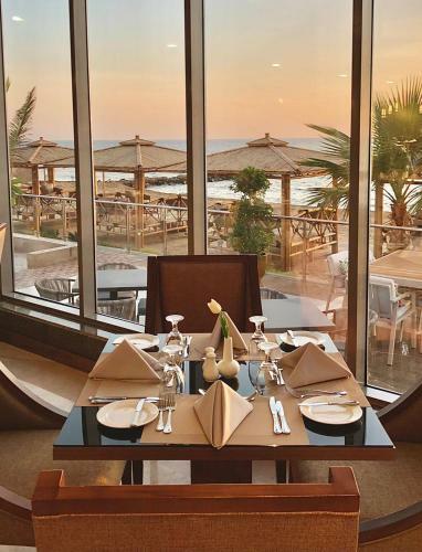 Waves Hotel