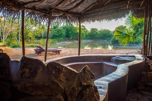 Lodge Cadjan Earth