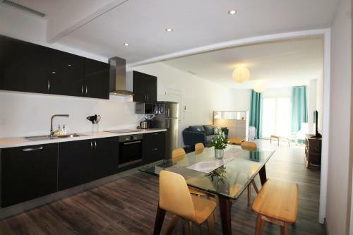 Spacious Apartment In Old Town Antibes